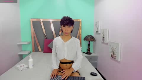 Snapshot of _lemmon_ chatting on February 6, 8:02 pm L E M M O N online show from February 6, 8:02 pm