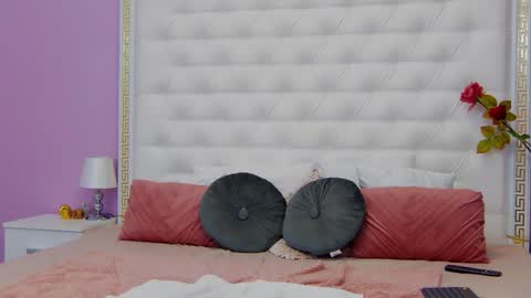 Lena Paul online show from January 3, 9:05 pm