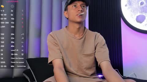 Snapshot of _leohot_ chatting on October 22, 3:07 am _leohot_ online show from October 22, 3:07 am