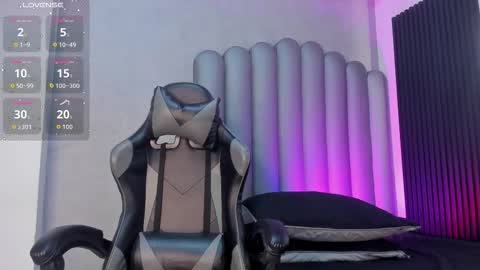 Snapshot of _leohot_ chatting on November 1, 3:52 am _leohot_ online show from November 1, 3:52 am