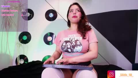 Snapshot of _lilith_18_ chatting on February 28, 2:56 am Lili online show from February 28, 2:56 am