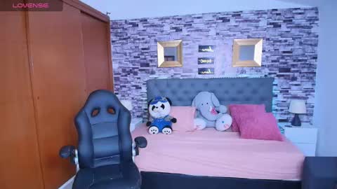 Liily online show from November 6, 6:20 pm