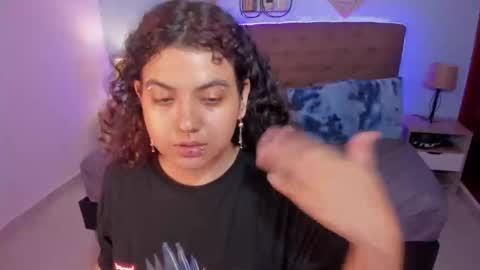 Liily online show from December 2, 8:04 pm