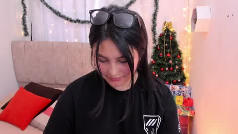 Ivy 3 online show from December 4, 3:32 pm