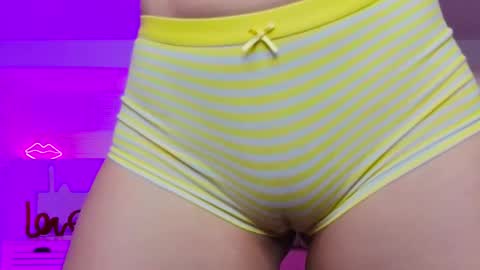 Snapshot of _little_misss chatting on January 11, 7:02 am Mila online show from January 11, 7:02 am