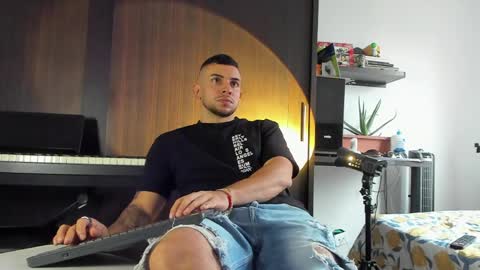 Snapshot of _logan_s chatting on April 5, 9:23 pm logan online show from April 5, 9:23 pm