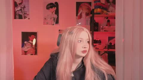 Snapshot of _lovelylove_ chatting on April 3, 8:18 pm Ann online show from April 3, 8:18 pm