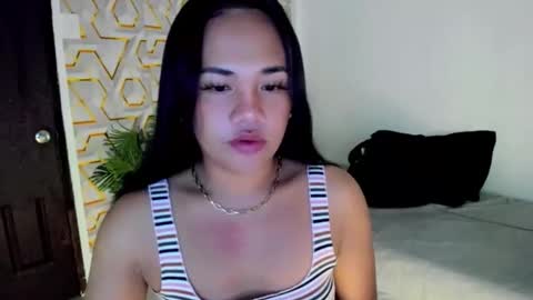 Snapshot of _lovelyyan69_ chatting on October 6, 9:51 am _lovelyyan69_ online show from October 6, 9:51 am