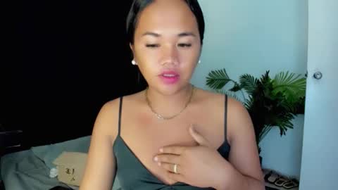 Snapshot of _lovelyyan69_ chatting on December 20, 9:49 am _lovelyyan69_ online show from December 20, 9:49 am