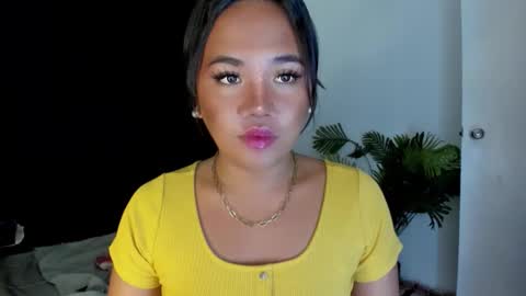 Snapshot of _lovelyyan69_ chatting on December 22, 5:21 pm _lovelyyan69_ online show from December 22, 5:21 pm