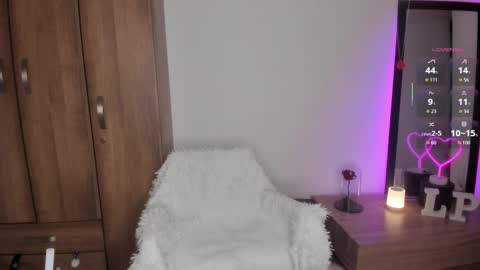   online show from October 7, 12:24 pm