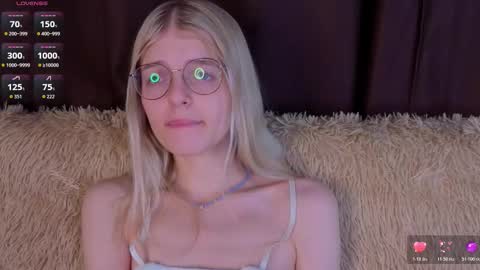 Monica online show from November 5, 9:04 pm