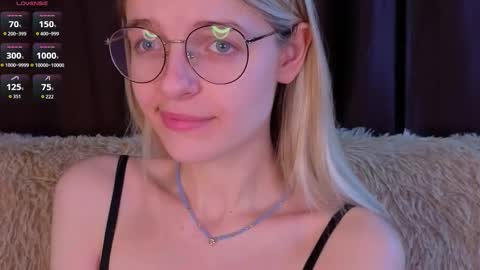 Monica online show from December 1, 9:42 pm