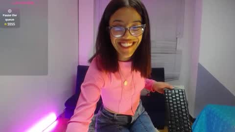 Snapshot of _lucysmith chatting on January 8, 3:19 am Lucy online show from January 8, 3:19 am