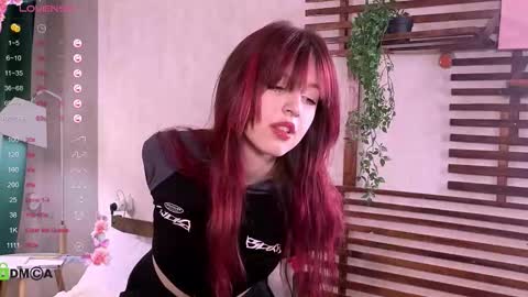 Snapshot of _lucystars chatting on November 17, 2:23 pm _lucystars online show from November 17, 2:23 pm