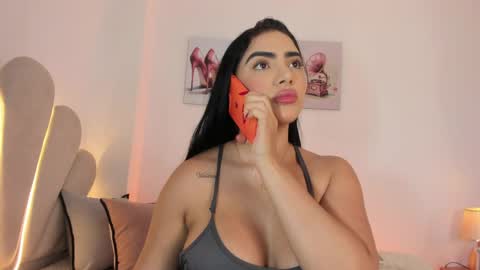 Snapshot of _luuciana_ chatting on April 1, 4:46 am _luuciana_ online show from April 1, 4:46 am