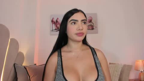 _luuciana_ online show from May 13, 3:59 am