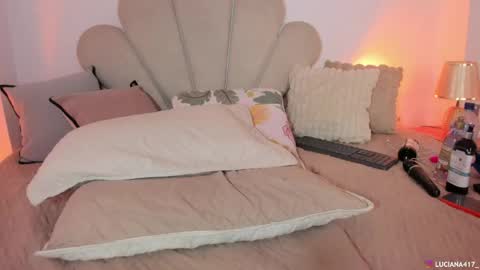 _luuciana_ online show from May 16, 10:36 am