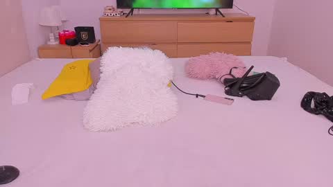 Lynna online show from December 4, 2:20 am