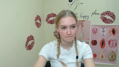 Clara online show from December 4, 3:10 pm