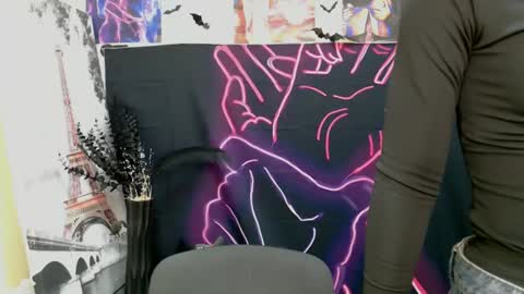 Clara online show from December 8, 1:14 pm
