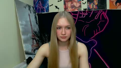 Clara online show from December 8, 5:22 pm