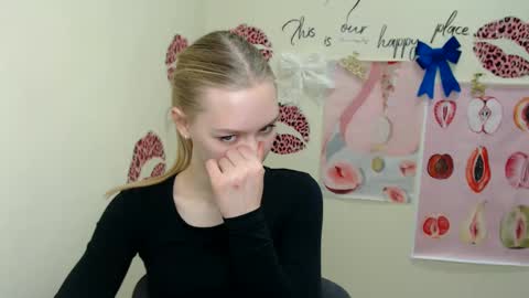 Clara online show from December 22, 9:33 am