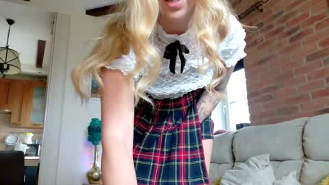 _mari_ online show from May 7, 8:09 am