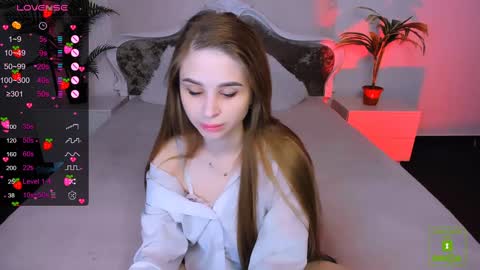 Snapshot of _mari_clark chatting on January 10, 9:42 pm Eva  online show from January 10, 9:42 pm