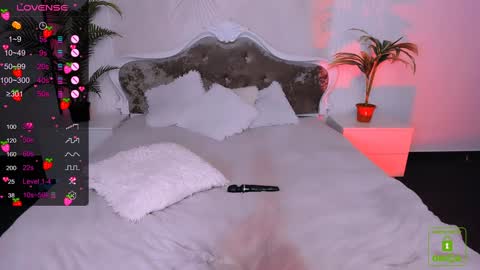 Snapshot of _mari_clark chatting on January 14, 3:53 am Eva  online show from January 14, 3:53 am