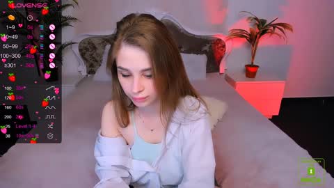 Snapshot of _mari_clark chatting on January 17, 3:55 am Eva  online show from January 17, 3:55 am