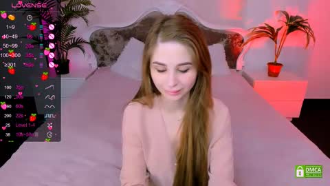 Snapshot of _mari_clark chatting on February 12, 2:56 am Eva  online show from February 12, 2:56 am