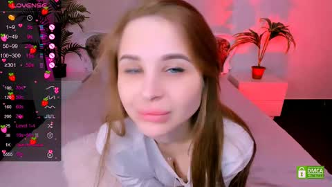 Snapshot of _mari_clark chatting on March 4, 4:06 am Eva  online show from March 4, 4:06 am