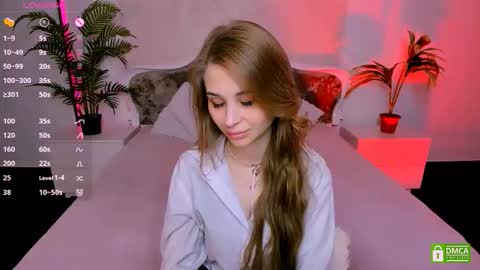 Snapshot of _mari_clark chatting on September 15, 9:59 pm Eva  online show from September 15, 9:59 pm