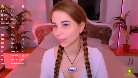 Snapshot of _mari_clark chatting on October 11, 11:36 pm Eva  online show from October 11, 11:36 pm