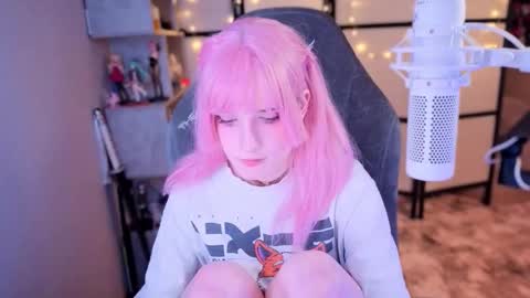 Snapshot of _mariko_ chatting on November 16, 3:06 pm Mariko online show from November 16, 3:06 pm