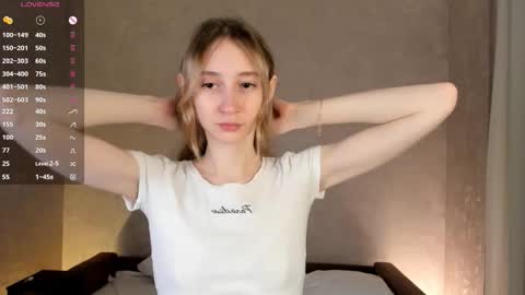 Snapshot of _marvelous_time_ chatting on October 8, 3:37 am  Gwen  online show from October 8, 3:37 am