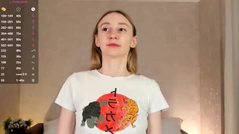 Snapshot of _marvelous_time_ chatting on October 18, 2:47 am  Gwen  online show from October 18, 2:47 am