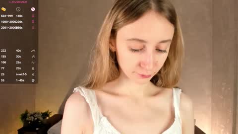 Snapshot of _marvelous_time_ chatting on October 19, 2:45 am  Gwen  online show from October 19, 2:45 am