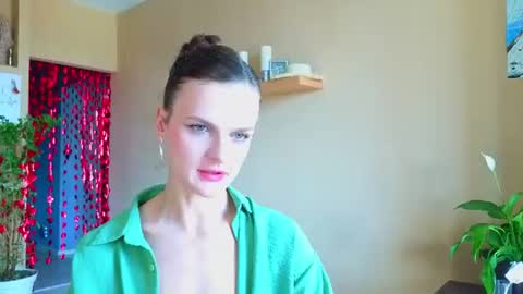Snapshot of _masterpiece__ chatting on August 2, 10:03 am Sophia online show from August 2, 10:03 am