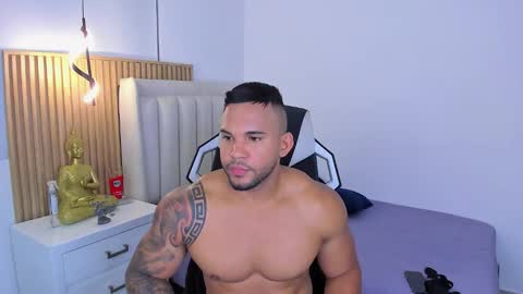 Snapshot of _matthew_santos_ chatting on March 18, 12:47 am _matthew_santos_ online show from March 18, 12:47 am