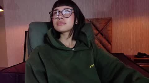 Mavis  online show from October 15, 8:31 pm