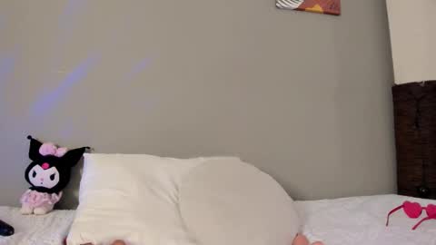 _melodyblossom_ online show from September 30, 10:15 pm