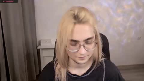 _meow_neko_ online show from March 23, 7:18 pm