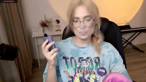 _meow_neko_ online show from April 30, 12:39 am