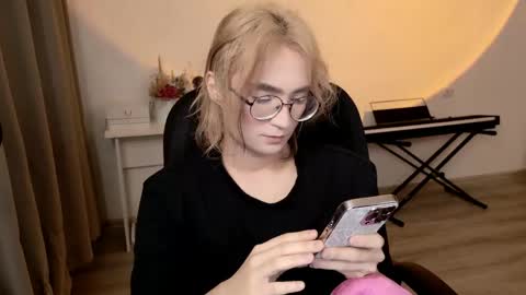 _meow_neko_ online show from May 5, 3:03 am