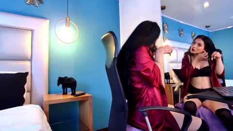 Mia online show from October 30, 11:33 am