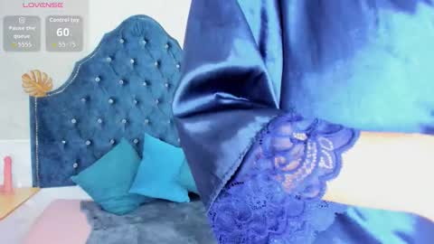 Snapshot of _mia_milf_ chatting on March 23, 6:17 am _mia_milf_ online show from March 23, 6:17 am