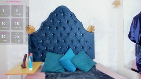 Snapshot of _mia_milf_ chatting on March 23, 6:23 pm _mia_milf_ online show from March 23, 6:23 pm