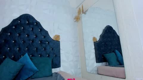 Snapshot of _mia_milf_ chatting on March 29, 3:17 am _mia_milf_ online show from March 29, 3:17 am